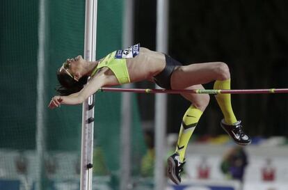 Ruth Beitia, en uno de sus saltos de este sábado en Castellón.