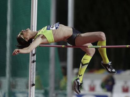 Ruth Beitia, en uno de sus saltos de este sábado en Castellón.