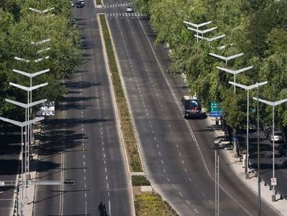 Una de las calles principales de México DF, la avenida de la Reforma, desierta por el brote de nueva gripe.