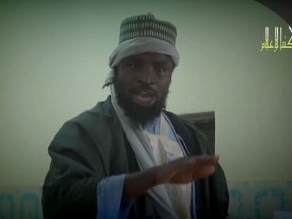 El l&iacute;der del grupo terrorista Boko Haram, Abubakar Shekau, en una captura de un v&iacute;deo de la organizaci&oacute;n difundido el pasado d&iacute;a 9. 