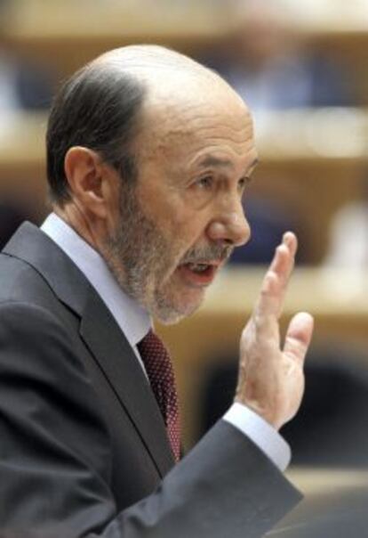 El secretario general del PSOE, Alfredo P&eacute;rez Rubalcaba, durante su r&eacute;plica al presidente del Gobierno el 1 de agosto de 2013. 