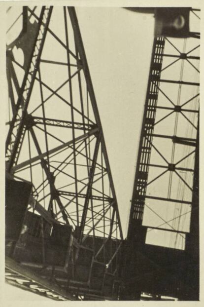 Puente transportador, puerto de Marsella, marzo, 1941