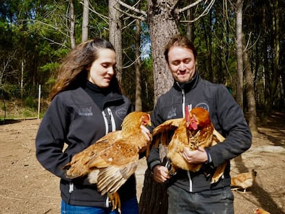 Patricia Lorenzo y David Sueiro, con ejemplares del galo celta.