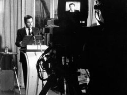 Adolfo Suárez, presidente del Gobierno, durante el discurso en TVE en el que anunció la disolución de las Cortes y la convocatoria de Elecciones Generales para el próximo 1 de Marzo de 1979. EFE/rba