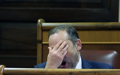 El exministro José Luis Ábalos, en su escaño en el Congreso de los Diputados. 