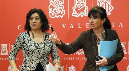 Las diputadas Carmen Ninet y Cristina Moreno, en las Cortes.