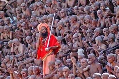 Hindúes durante la celebración de una fiesta religiosa en Ujjain.