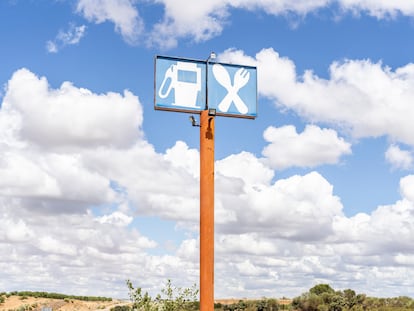 Área de servicio La Loba 2000 en Nava del Rey (Valladolid).  