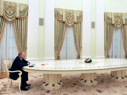 El presidente ruso, Vladímir Putin, con el canciller alemán, Olaf Scholz, el 15 de febrero en Moscú.