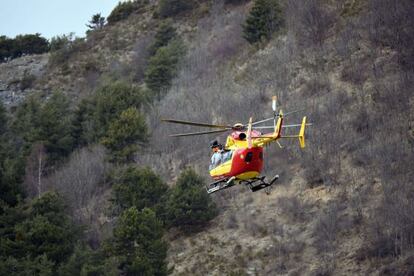 Serviços de socorro só podem chegar de helicóptero aos destroços.