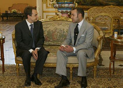 El presidente del Gobierno, José Luis Rodríguez Zapatero, y el rey Mohamed VI, en la Villa Real de Anfa, en Casablanca.