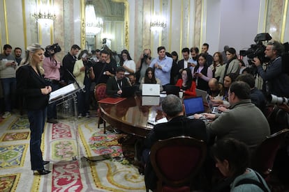 Yolanda Díaz, durante su intervención en la rueda de prensa de este lunes en el Congreso de los Diputados.