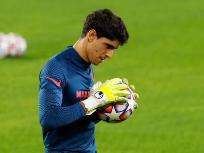 Bono, en el entrenamiento previo del duelo de Champions ante el Krasnodar.