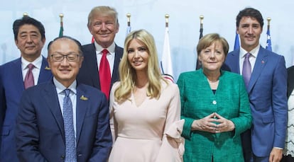 Ivanka Trump posa en una foto con su padre y los mandatarios de varios pa&iacute;ses 