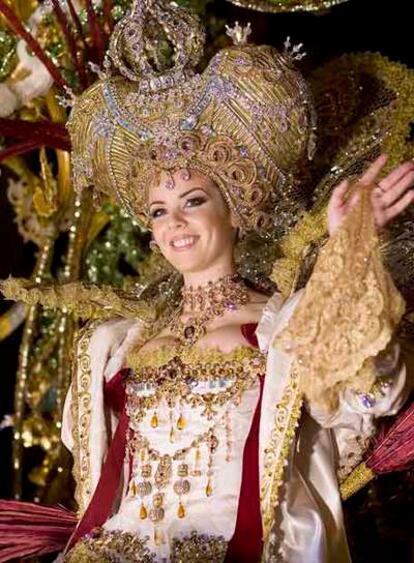 Nauzet Celeste, reina del carnaval de Tenerife, en el desfile de ayer.