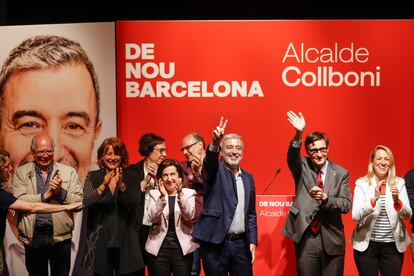 De izquierda a derecha, Lluis Rabell, Laia Bonet (candidatos), la ministra Margarita Robles, Jaume Collboni, Salvador Illa y Maria Eugènia Gay en el mitin del día 12 en Barcelona.