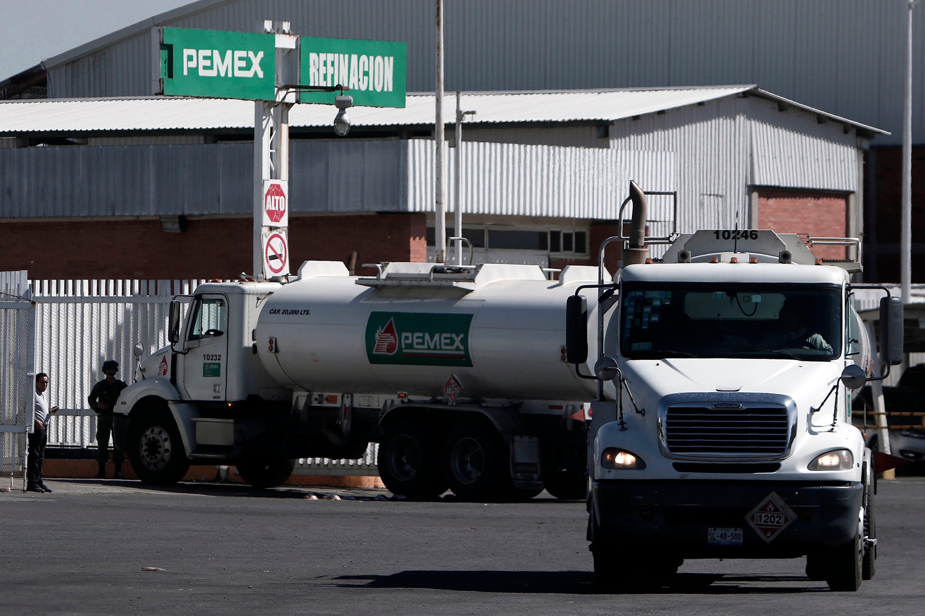 El petróleo mexicano supera los 100 dólares y aviva la inflación