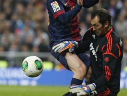 Messi choca con Diego López