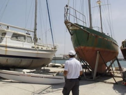 Una de las embarcaciones subastadas en el puerto gaditano de Barbate.