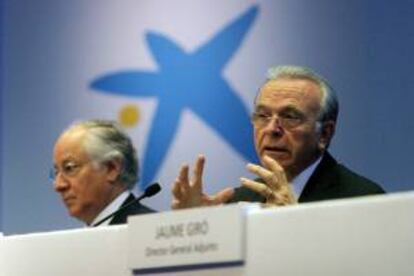 El presidente de CaixaBank, Isidre Fainé (d), y el consejero delegado, Juan M. Nin (d). EFE/Archivo