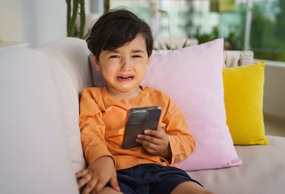 Hay niños que son más difíciles que otros, pero el móvil nunca les va enseñar a lidiar con las frustraciones.