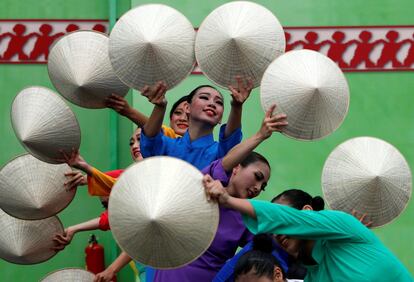 Danza tradicional taiwanesa durante la ceremonia de investidura de la nueva presidenta del país, Tsa Ing-wen, en Taipei.