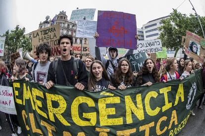 Manifestantes contra el cambio climático en Barcelona.