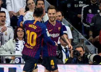 Rakitic, con Messi en el Bernabéu.