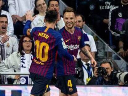 Rakitic, con Messi en el Bernabéu.