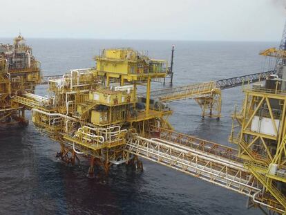 La salida de EE UU del pacto con Irán dispara el petróleo a nuevos máximos