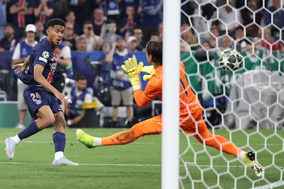 Mayulu marca el quinto gol del PSG ante el Inter.