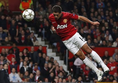 Chicharito marca el primer gol del Manchester.