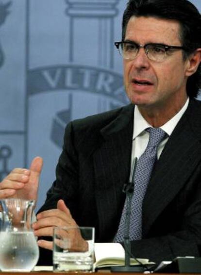 El ministro de Industria, Energía y Turismo, José Manuel Soria, durante la rueda de prensa posterior al Consejo de Ministros de hoy.