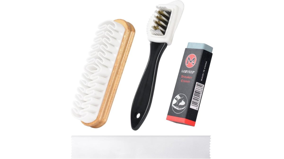 Kit de limpieza para calzado con diferentes accesorios.