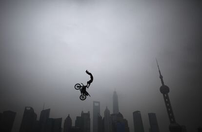 Presentación de los 'World Extreme Games' en Shangai. En la imagen, Joel Brown ejecuta un salto. 27 de abril de 2014.