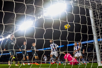 Brais Méndez (centro) marca el segundo gol ante el Espanyol.