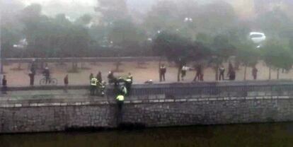 Police help pull Romero Taboada from the river.