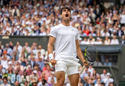 Alcaraz celebra su victoria ante Djokovic en la final de Wimbledon el pasado 14 de julio.