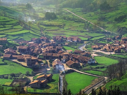 Caser&iacute;o de Carmona, en Cantabria. 