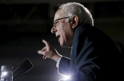 Sanders discursa em Des Moines, Iowa, neste domingo.