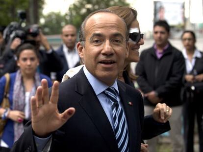 Mexican President Felipe Calder&oacute;n and his wife go to vote during on July 1 presidential elections.