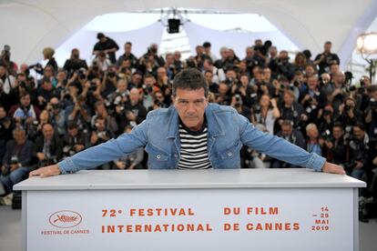 Antonio Banderas posa para la prensa este sábado, en Cannes.