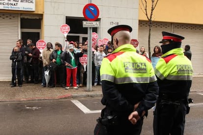 Concentración de la PAH contra un desalojo en Girona.
