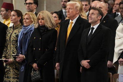 Emmanuel Macron, Donald Trump y Jill Biden, este sbado en la catedral de Notre Dame.