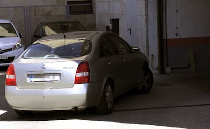 Vehículo que traslada a Raquel Gago a los juzgados.