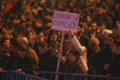 Manifestación, el pasado jueves, frente a la sede nacional del PP, en Madrid.