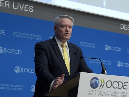 El secretario general de la OCDE, Mathias Cormann, durante una rueda de prensa celebrada en París, en marzo.