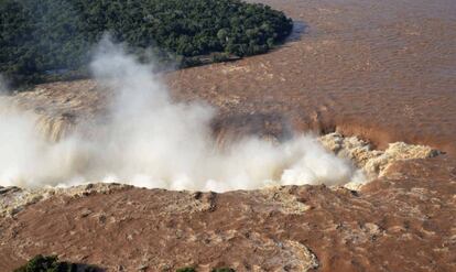 Imagen de las cataratas tomada este lunes en Misiones (Argentina).