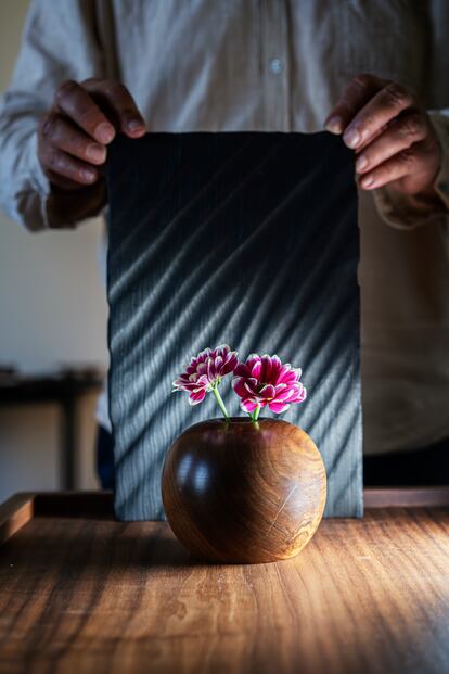 A small tabletop vase, made with walnut wood. 