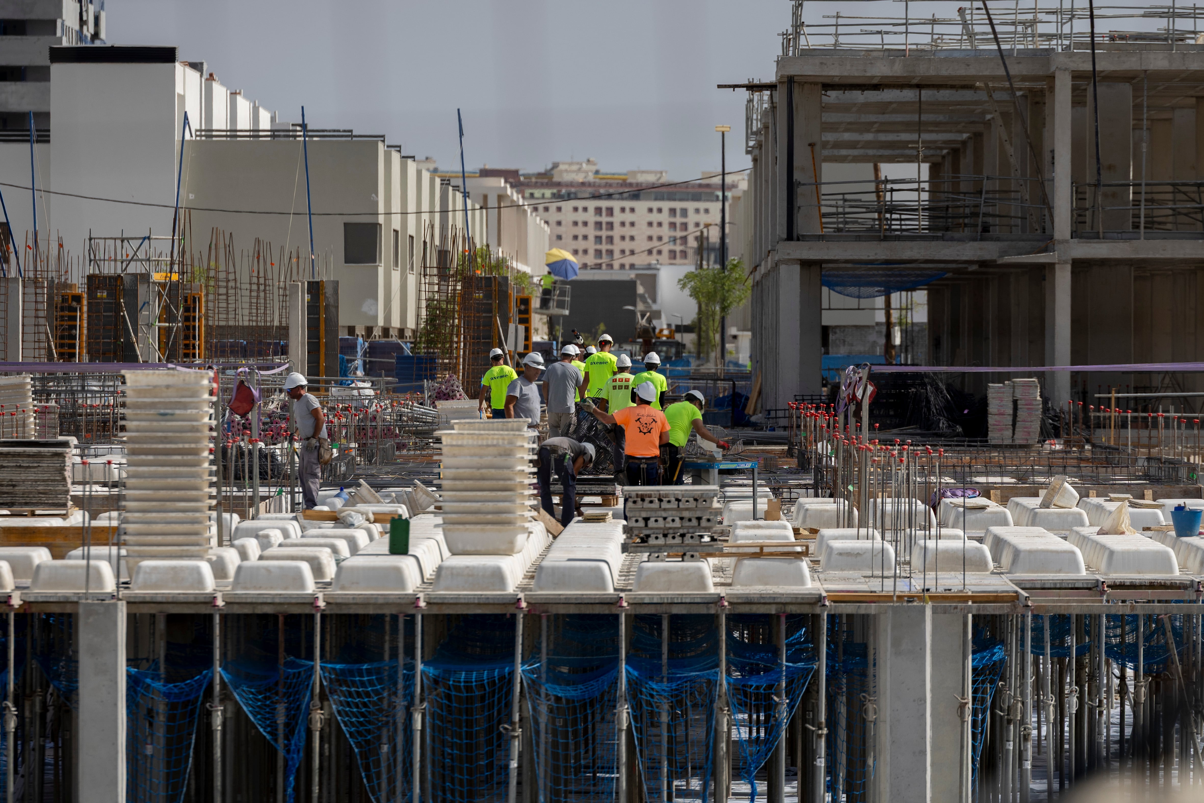 Las vacantes de empleo retroceden en España por primera vez en más de un año